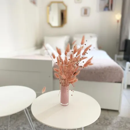 Cocon Montmartre - Netflix, Fibre & Conciergerie * Parigi
